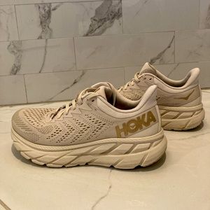 Oatmeal Hokas Clifton 7s
